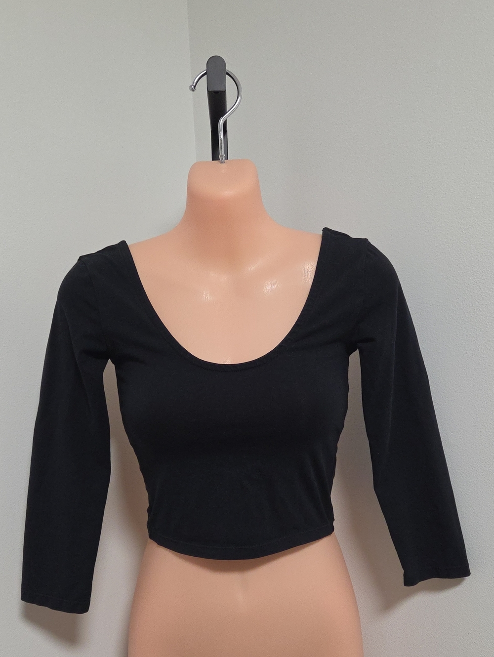 Talula Scoop Neck 3/4 Sleeve Crop Top